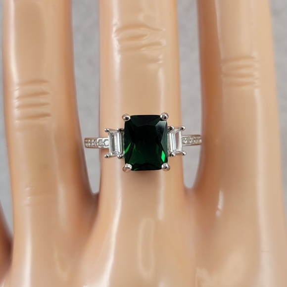 Sterling 2ct Emerald Ring - Picture 6 of 15
